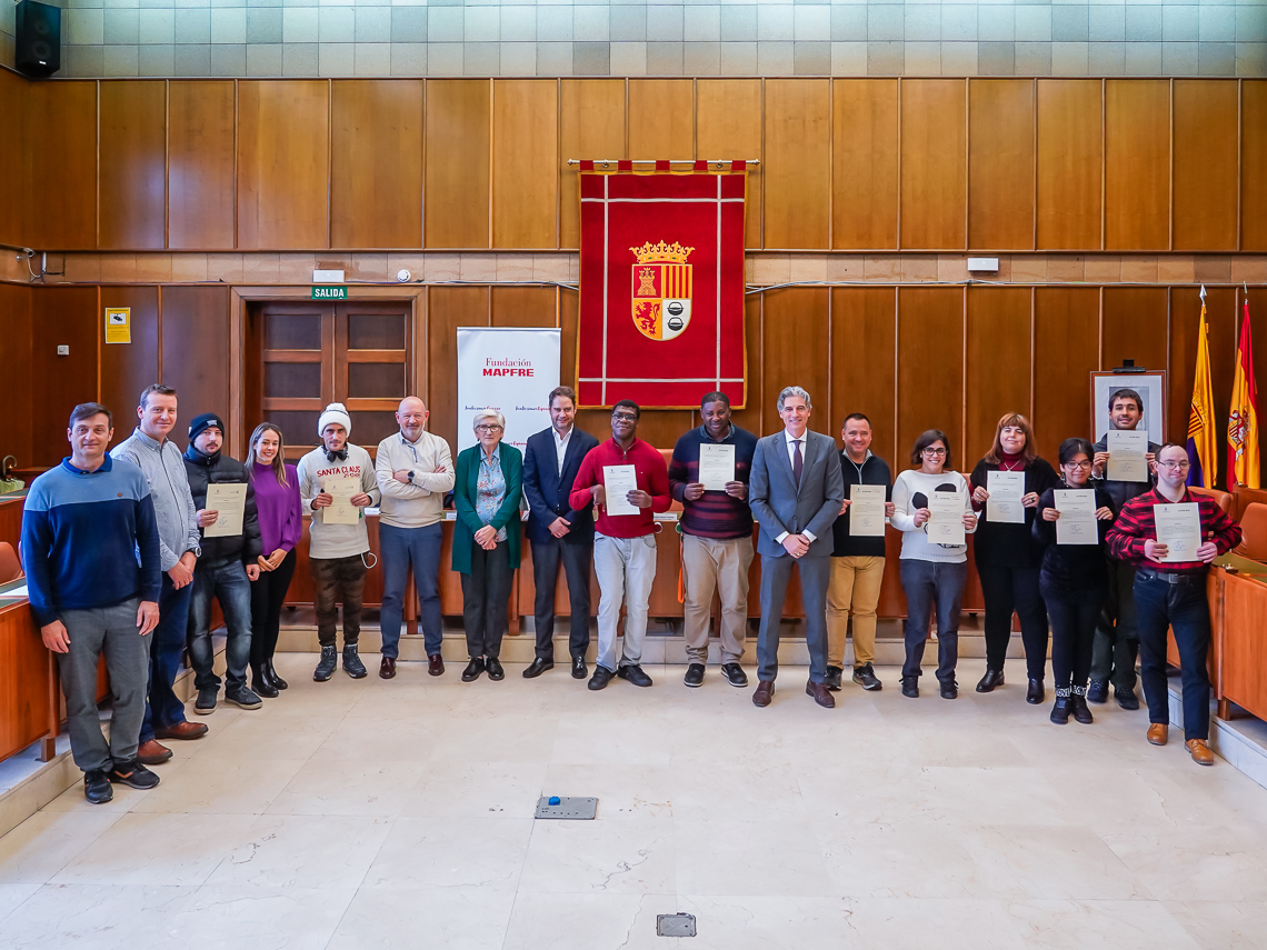 Los alumnos de ASTOR y Grupo 5 que han realizado prácticas laborales en el Ayuntamiento de Torrejón de Ardoz recibieron sus diplomas