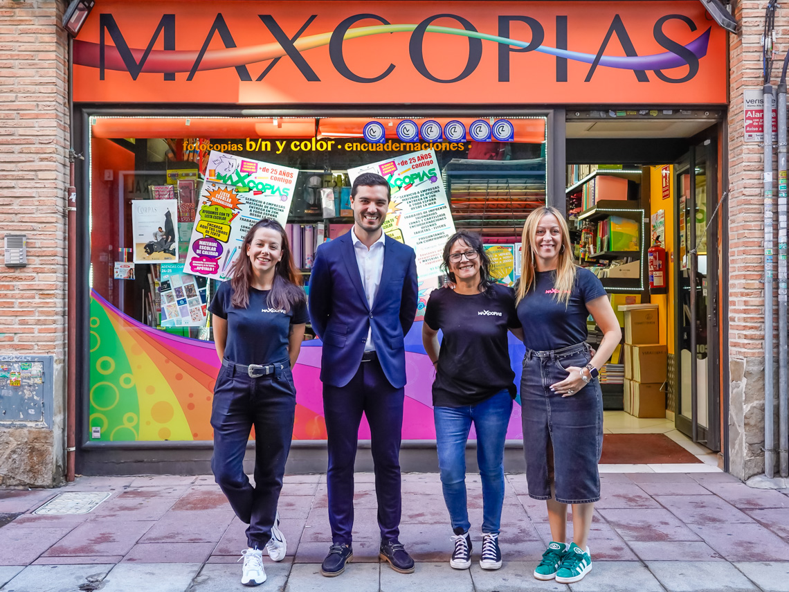 El alcalde, Alejandro Navarro Prieto, durante su visita a Maxcopias 