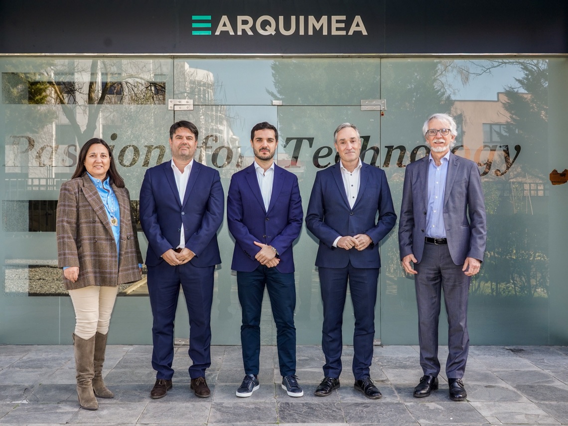 La empresa ARQUIMEA, formada por 500 profesionales, lleva 20 años operando a nivel global en sectores de alta exigencia técnica, como el aeroespacial, defensa y seguridad o industria de la ciencia