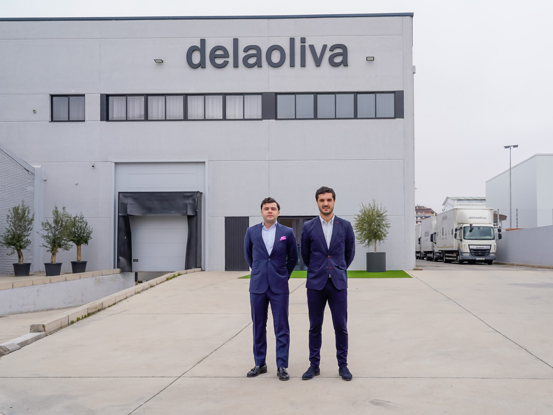 El alcalde, Alejandro Navarro, visitando delaoliva junto a su gerente, José Ramón Sánchez