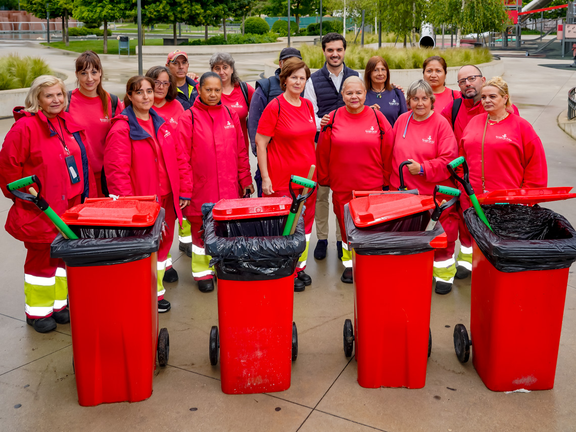 El alcalde, Alejandro Navarro Prieto, con componentes de las BEECAN