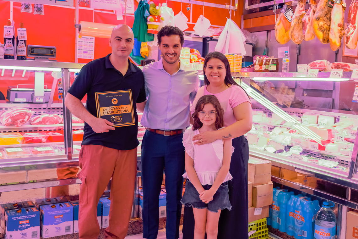 Carnes Javier y Familia recibe la Joya de la Charcutería, un prestigioso galardón que reconoce la excelencia de este comercio local de Torrejón de Ardoz